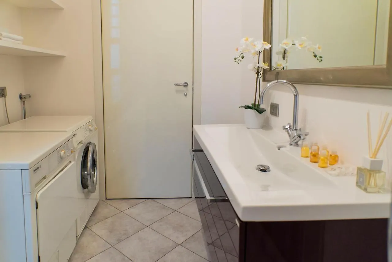 Trilocale Como Centro, Esclusivo 100 Mq Con 3 Balconi Apartment 0*,  Italy