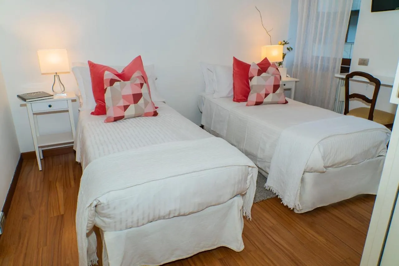 Trilocale Como Centro, Esclusivo 100 Mq Con 3 Balconi Apartment 0*,  Italy