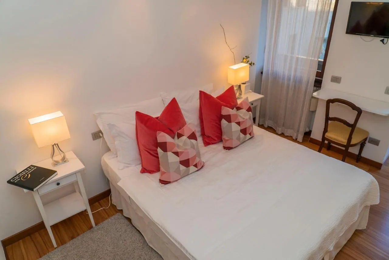 Trilocale Como Centro, Esclusivo 100 Mq Con 3 Balconi Apartment