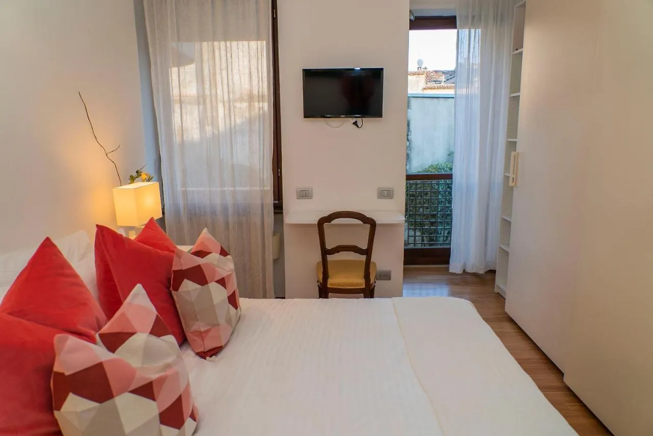 Trilocale Como Centro, Esclusivo 100 Mq Con 3 Balconi Apartment 0*,